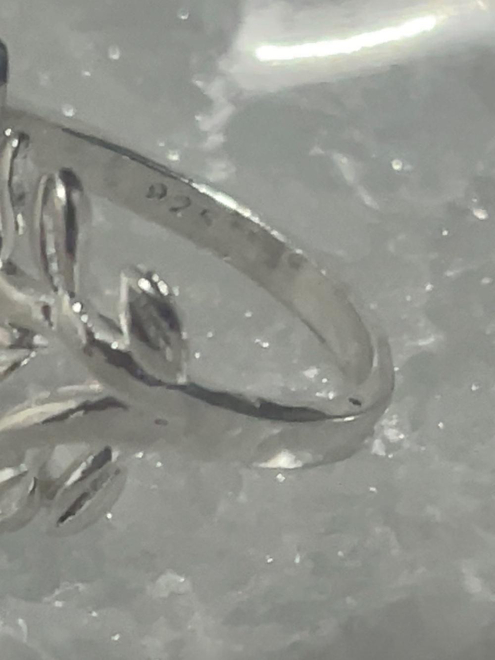Sterling Silver Leaf Ring - Size 8 - Picture 3 of 3